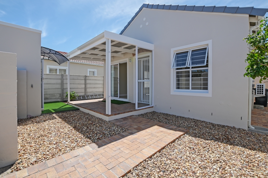 2 Bedroom Property for Sale in Sunningdale Western Cape